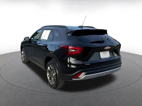 Used 2025 Chevrolet Trax LT image 11