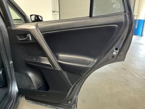 Used 2018 Toyota RAV4 XLE w/ Convenience Package AWD/4WD image 15