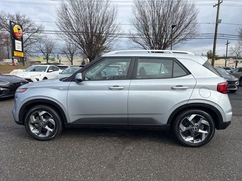 Used 2022 Hyundai Venue SEL w/ Cargo Package image 18
