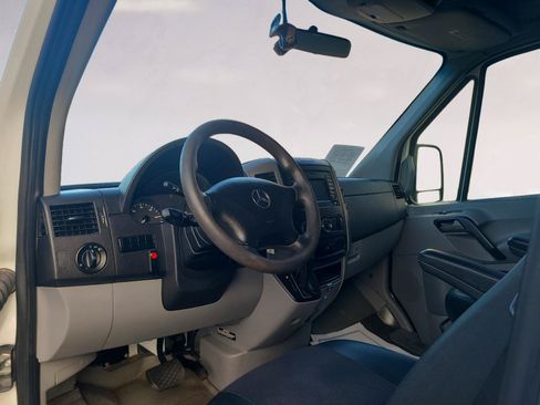 Used 2016 Mercedes-Benz Sprinter 2500 image 16