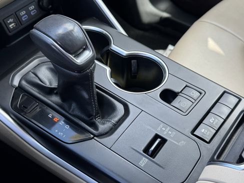 Used 2022 Toyota Highlander XLE image 11