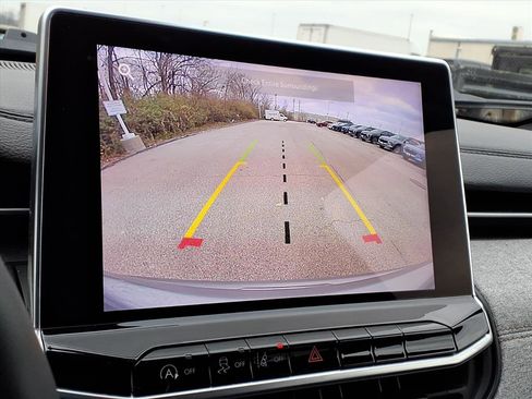 Used 2023 Jeep Compass Latitude image 13