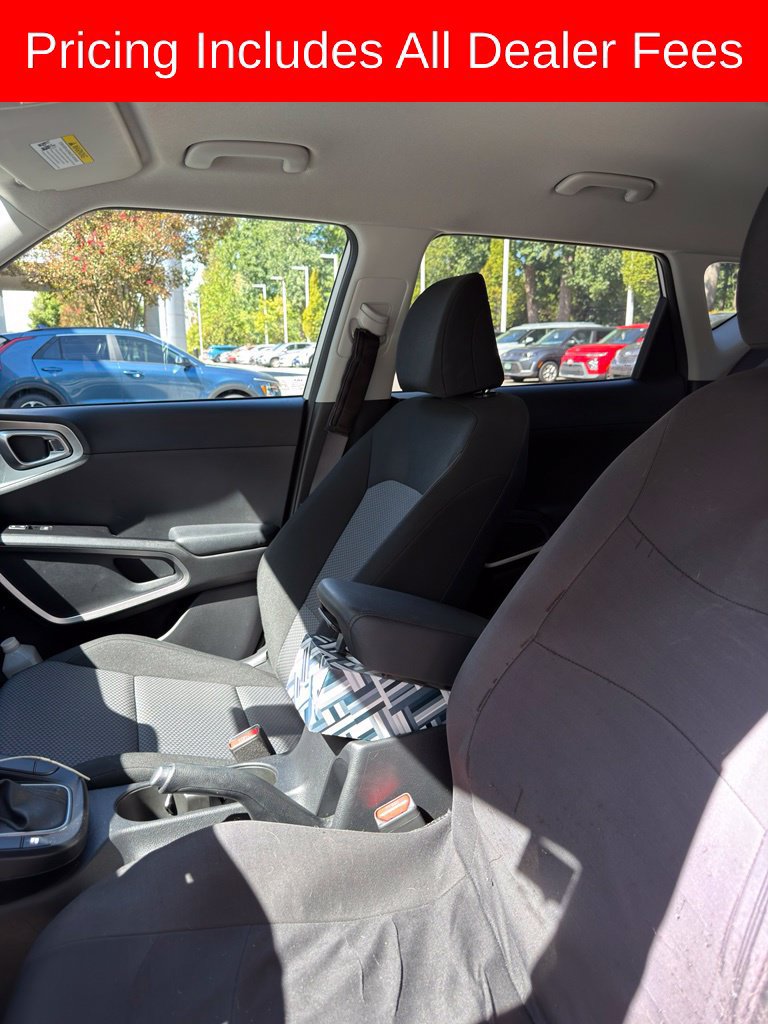 Used 2023 Kia Soul LX w/ LX Technology Package FWD image 7