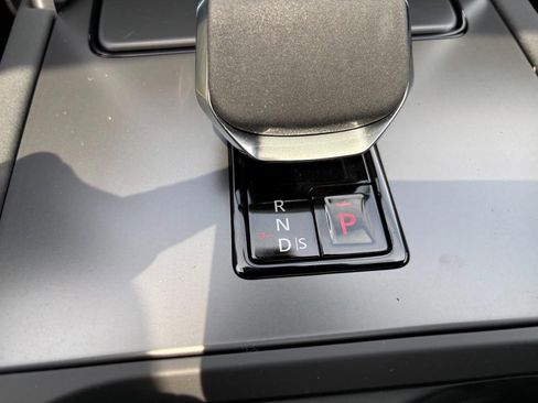 Used 2025 Land Rover Discovery Sport Dynamic SE image 22