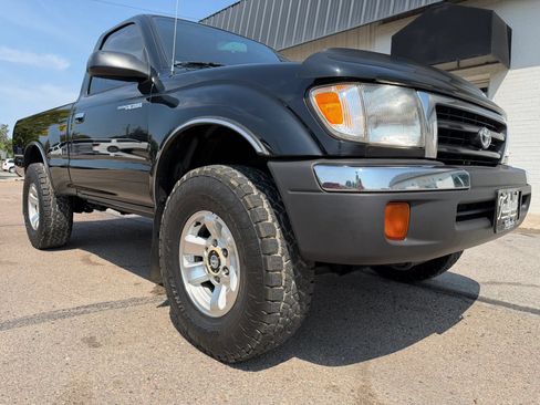 Used 2000 Toyota Tacoma 4x4 Regular Cab w/ Value Edition Plus Pkg image 2