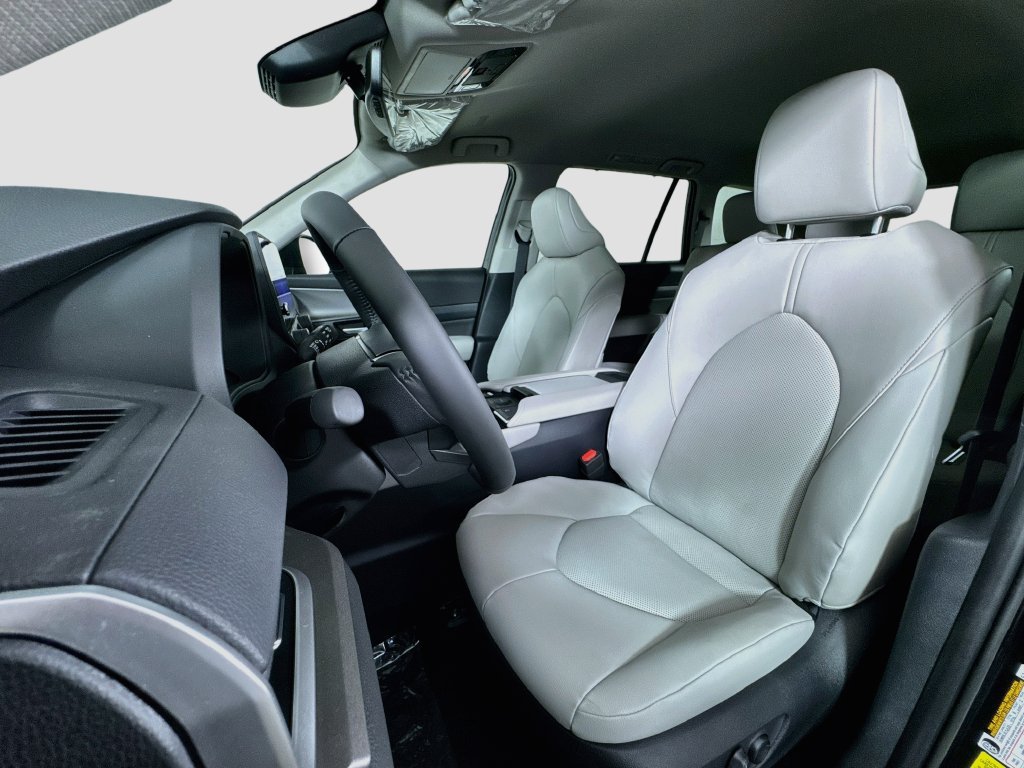 New 2026 Toyota Grand Highlander XLE FWD image 17