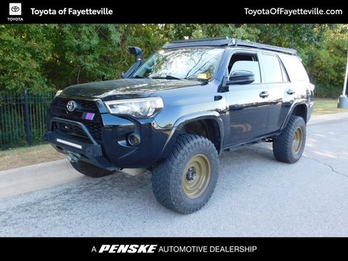 Used 2016 Toyota 4Runner SR5 AWD/4WD image 1