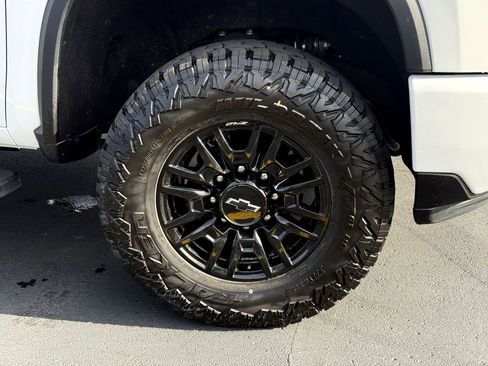 Used 2024 Chevrolet Silverado 3500 High Country w/ Technology Package image 10