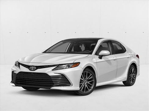 Used 2024 Toyota Camry XLE image 1