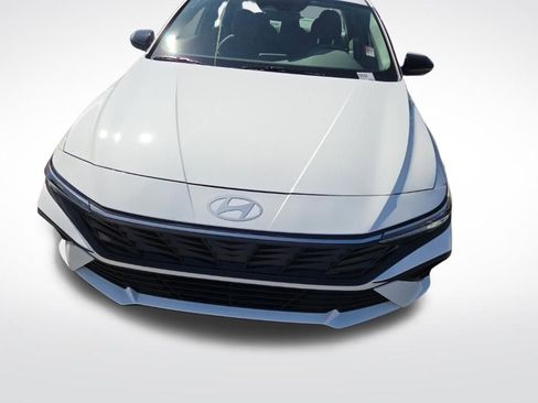 Used 2025 Hyundai Elantra SEL FWD image 8