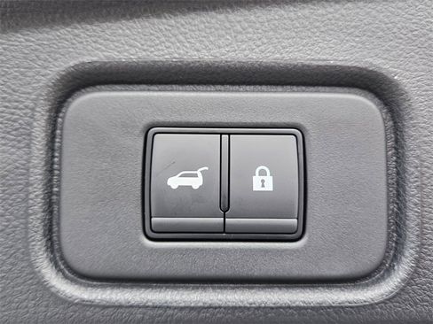 New 2025 Nissan Pathfinder SV image 11