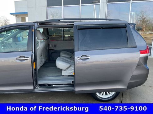 Used 2011 Toyota Sienna XLE w/ XLE Navigation Pkg image 16