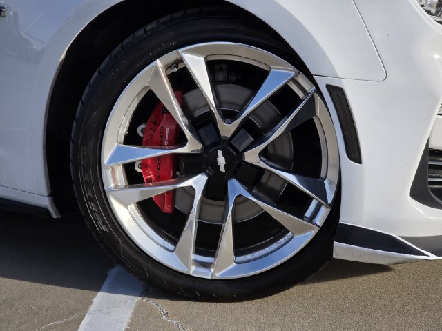Used 2020 Chevrolet Camaro SS RWD image 9