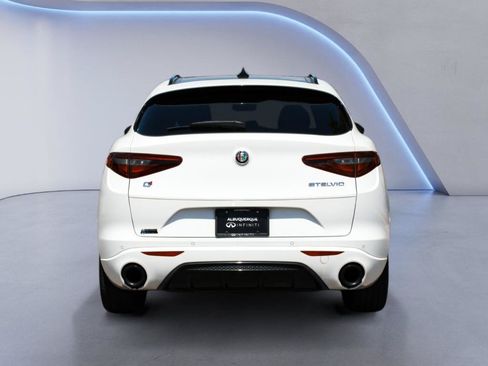 Used 2023 Alfa Romeo Stelvio Veloce AWD/4WD image 6