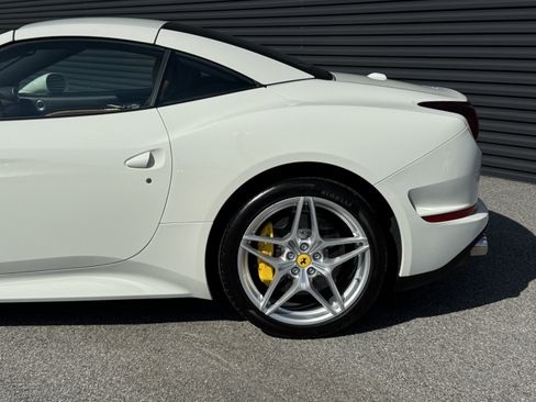 Used 2017 Ferrari California T image 16