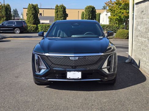 New 2026 Cadillac Lyriq Luxury image 11