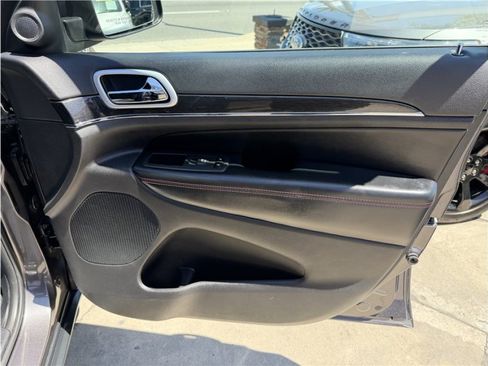 Used 2020 Jeep Grand Cherokee Trailhawk w/ Interior Metal Package AWD/4WD image 32