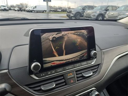 Used 2024 Nissan Altima 2.5 SV image 19