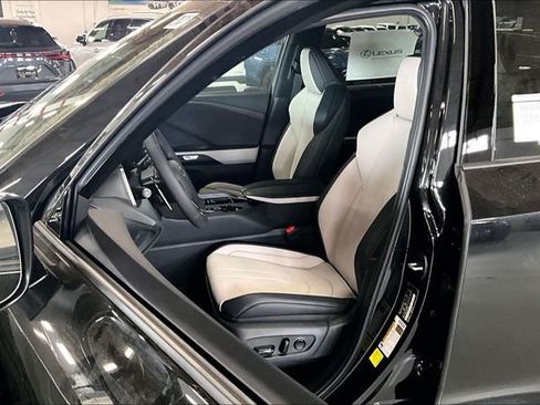 New 2026 Lexus TX 500h AWD image 9