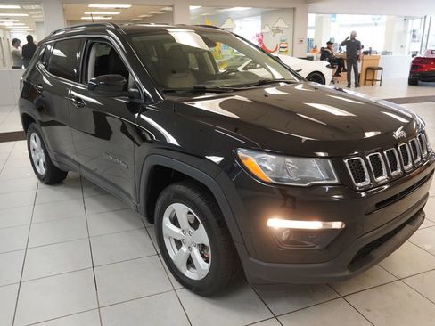 Used 2020 Jeep Compass Latitude w/ Cold Weather Group image 14