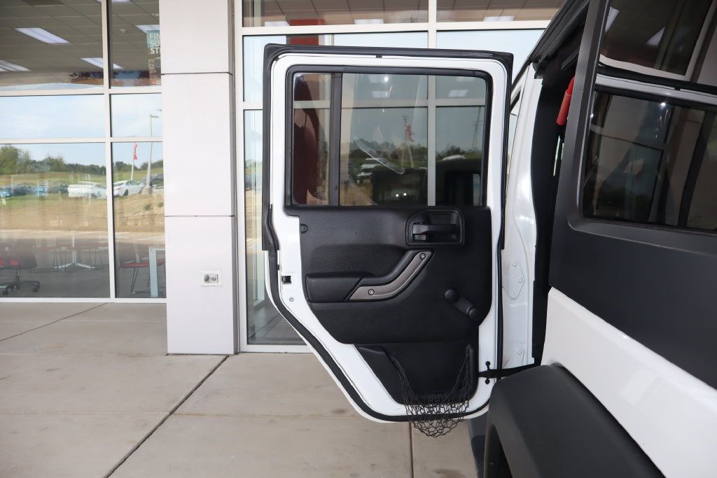 Used 2015 Jeep Wrangler Unlimited Sport w/ Connectivity Group AWD/4WD image 29