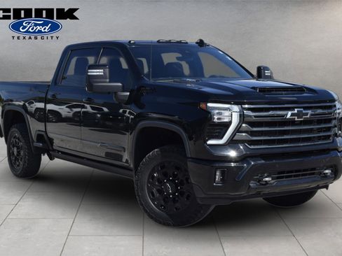 Used 2024 Chevrolet Silverado 2500 High Country w/ Midnight Edition AWD/4WD image 2