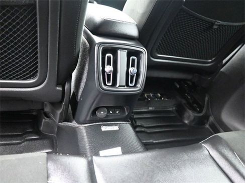 Used 2022 Volvo XC40 P8 Recharge Plus image 3