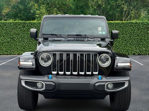 Used 2023 Jeep Wrangler Unlimited Sahara w/ Cold Weather Group AWD/4WD image 9