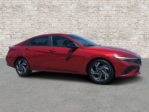 Used 2025 Hyundai Elantra Sport FWD image 1