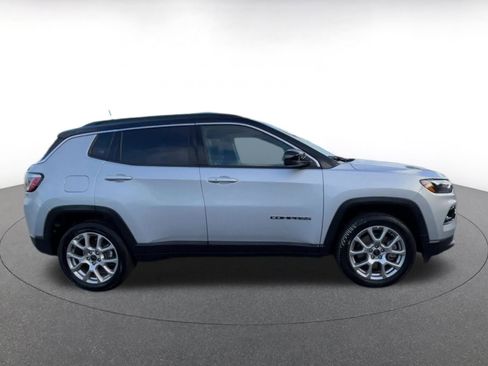 Used 2025 Jeep Compass Limited image 16