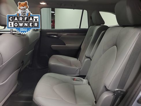 Used 2022 Toyota Highlander Platinum AWD/4WD image 31