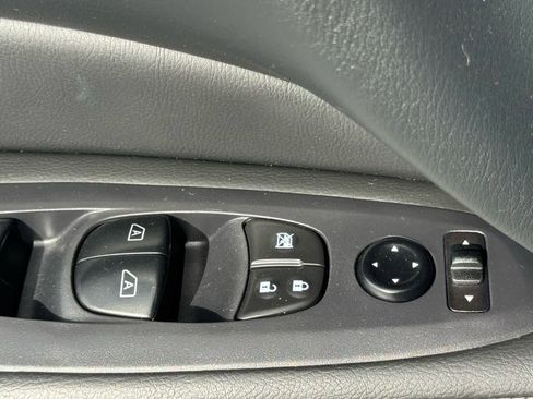 Used 2020 Nissan Pathfinder SV image 24