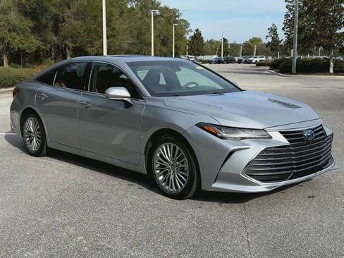 Used 2022 Toyota Avalon Limited image 2