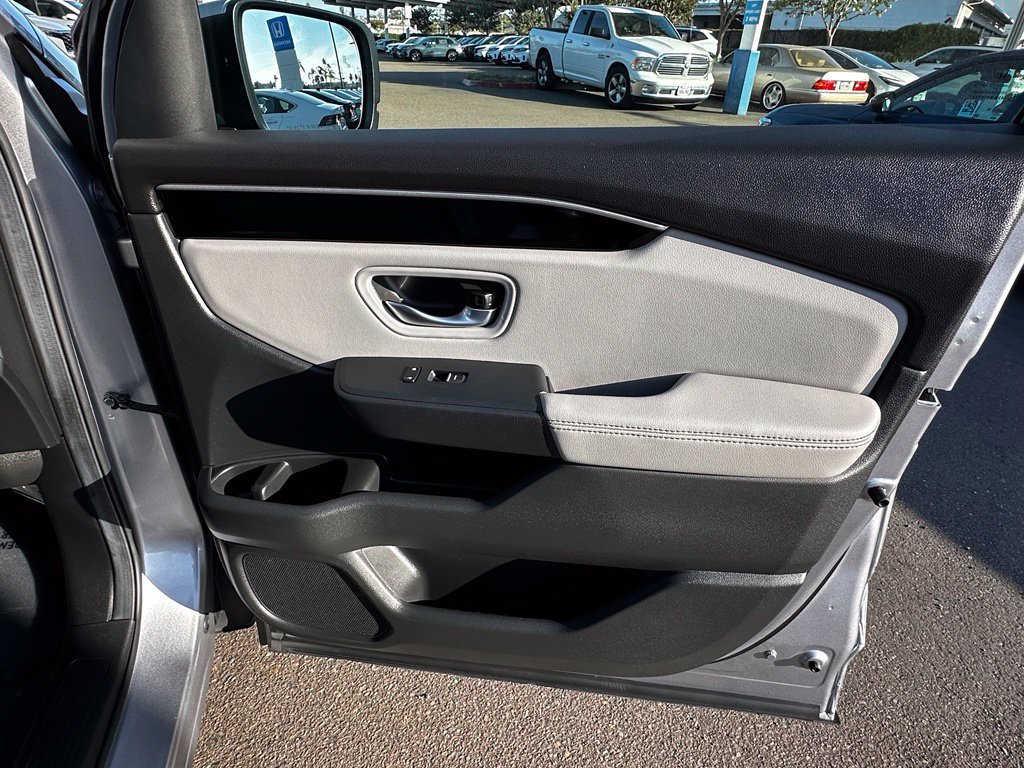 Used 2025 Honda Pilot Touring image 19