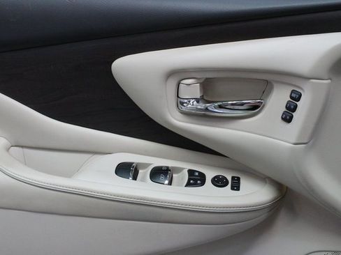 Used 2019 Nissan Murano Platinum image 9