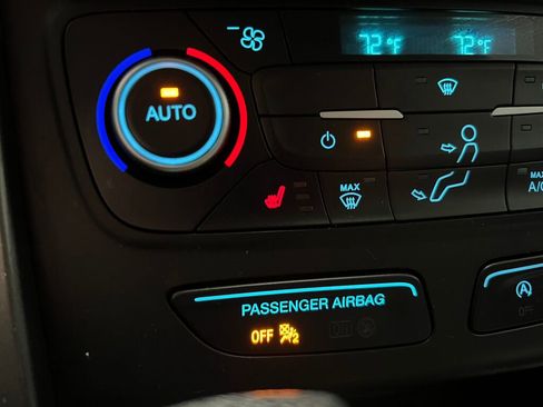 Used 2019 Ford Escape SE image 12