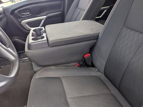 Used 2018 Nissan Titan SV image 20