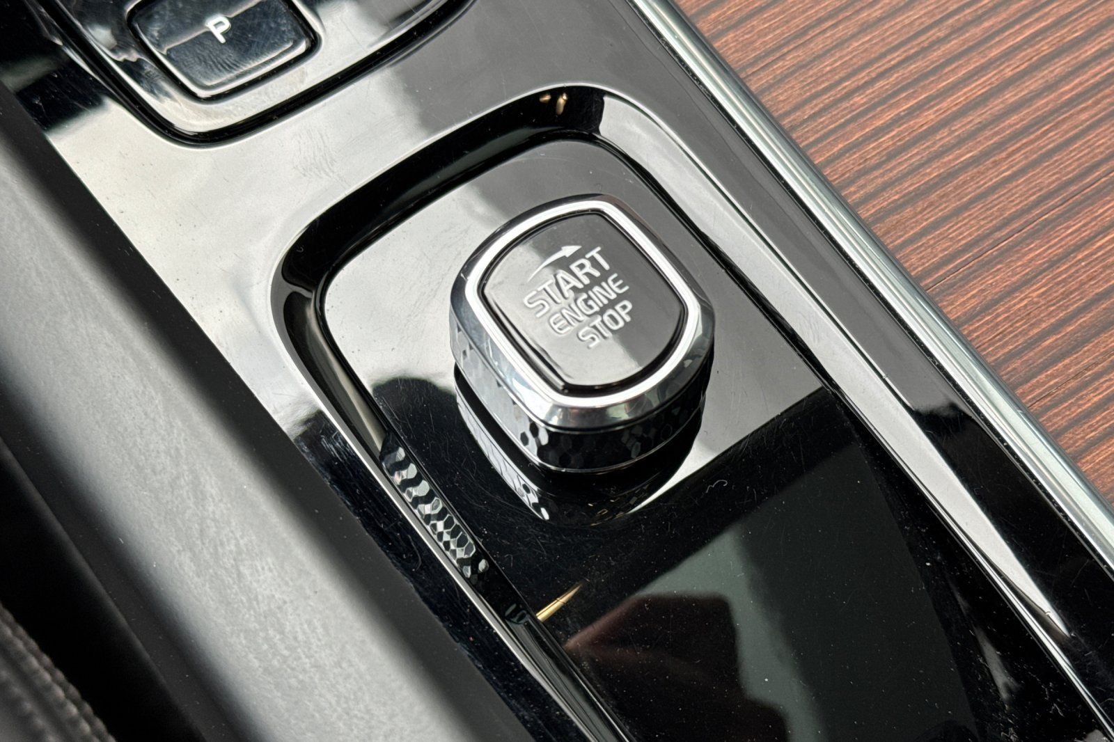 Used 2023 Volvo XC60 B5 Ultimate w/ Climate Package FWD image 26