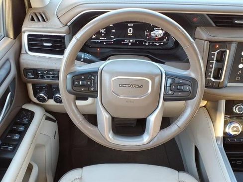 Certified 2022 GMC Yukon Denali image 7
