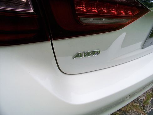 Used 2018 INFINITI Q50 Luxe w/ Sensory Package (Luxe) image 32