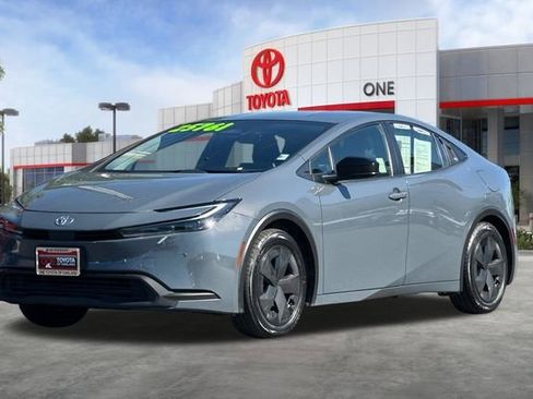 Used 2024 Toyota Prius LE image 9