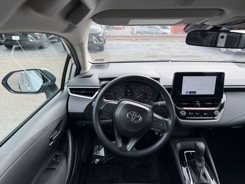 Used 2025 Toyota Corolla LE image 32