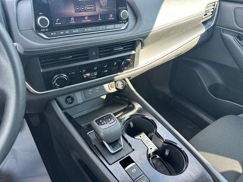 Used 2025 Nissan Rogue S FWD image 22