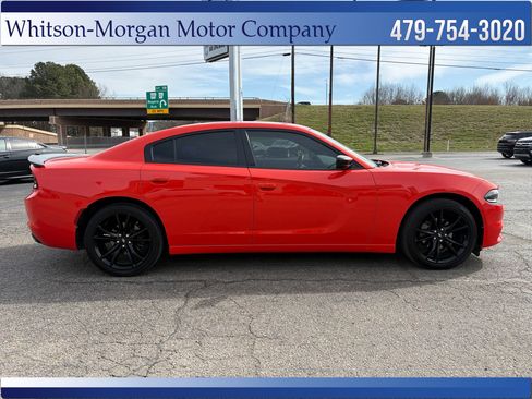 Used 2018 Dodge Charger SXT w/ Blacktop Package image 4