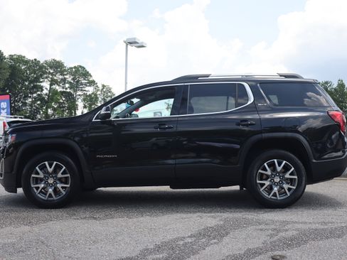 Used 2023 GMC Acadia SLT AWD/4WD image 2