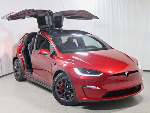 Used 2023 Tesla Model X Plaid image 8