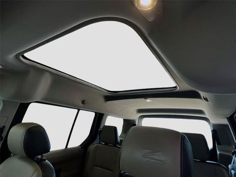 Used 2016 Ford Transit Connect Titanium FWD image 17