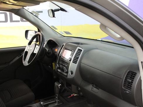 Used 2018 Nissan Frontier SV AWD/4WD image 11