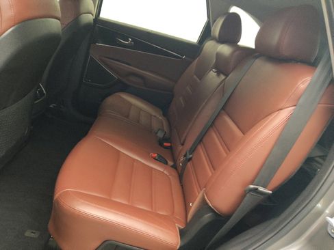 Used 2017 Kia Sorento SX image 18