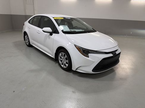 Used 2025 Toyota Corolla LE FWD image 4